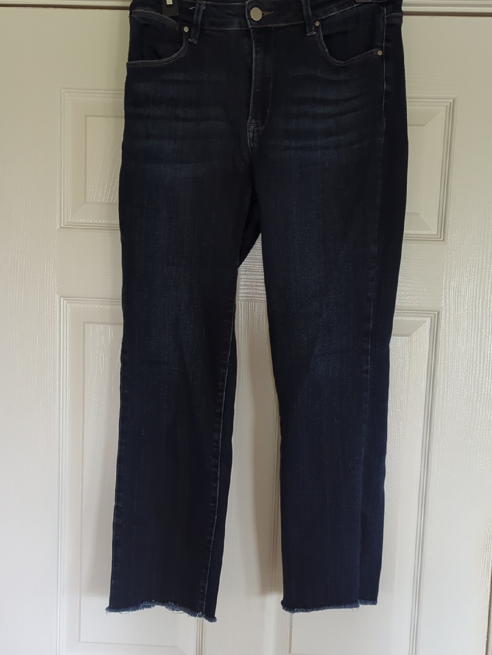 Women’s Risen Cropped Raw Hem Jean
